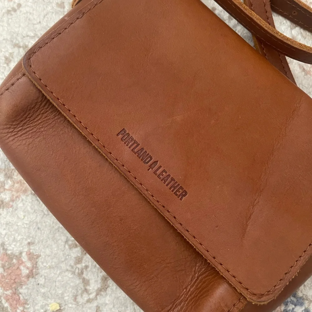 Portland Leather Tan Crossbody Bag - Picture 5 of 6